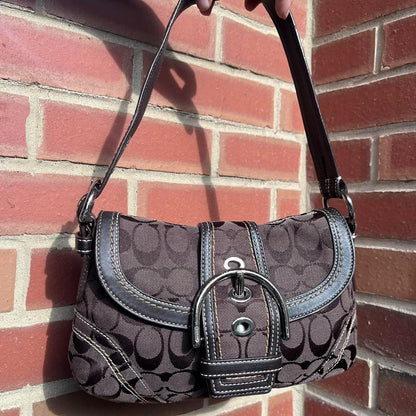 coach soho monogram buckle flap shoulder bag🎱