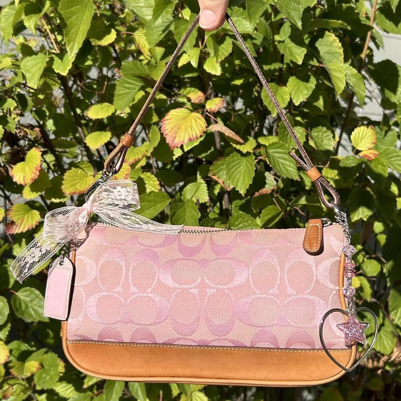 coach demi hampton monogram shoulder bag 🌷