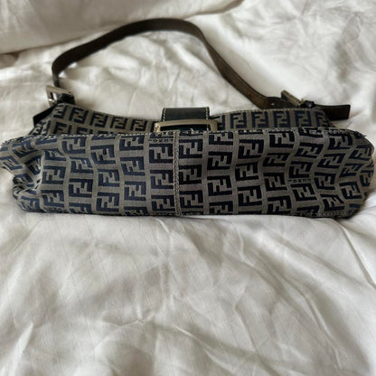 PREOWNED VINTAGE NAVY FENDI BAGUETTE