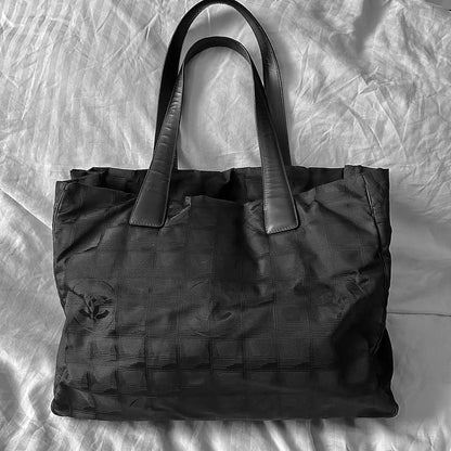 2005 CHANEL NYLON TRAVEL TOTE